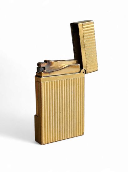 DUPONT
Gilded metal lighter