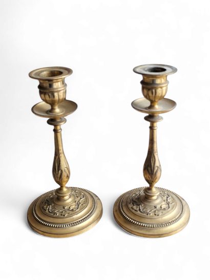 PAIR de flambeaux de table | Vers 1890 
Chased...