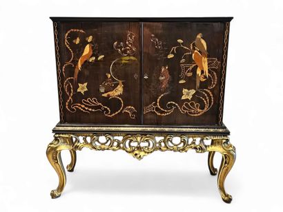EUROPEAN WORK 20th century
Stained wood cabinet...