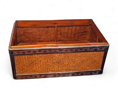 SOUTH CHINA VIETNAM Rectangular picnic basket...