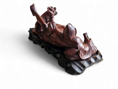 CHINA 20th century
Stained rosewood or sandalwood...