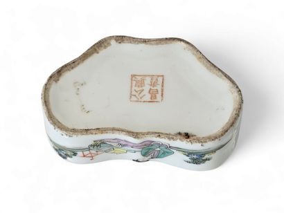 CHINA 
Small polychrome porcelain cricket...