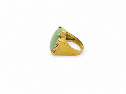 Yellow gold 750° scrolling ring set with...