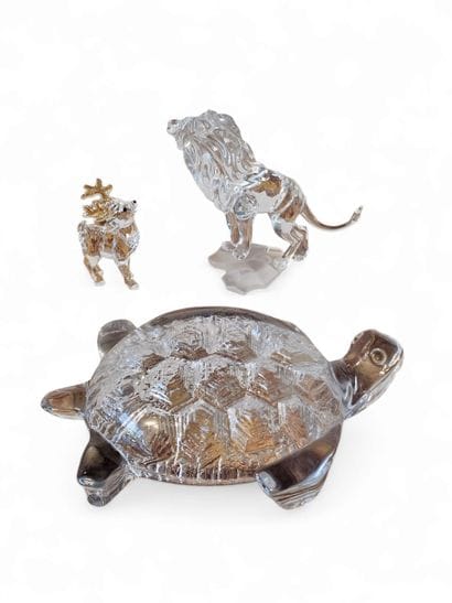 DAUM France 
Tortue en cristal moulé blanc
Signé...