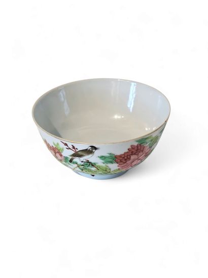 CHINA 
White porcelain rice bowl decorated...
