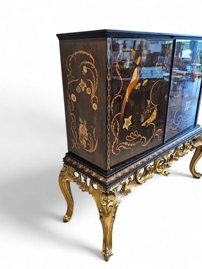 EUROPEAN WORK 20th century
Stained wood cabinet...