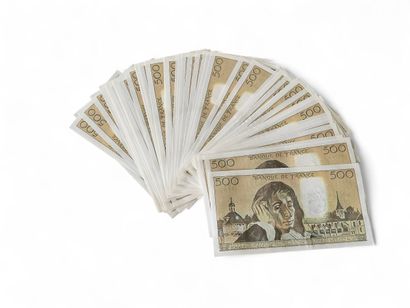 LOT OF Sixty 500 franc banknotes
Excellent...