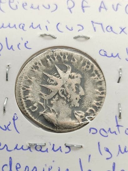 ROMAN EMPIRE
Six Gallian Antoninians (253-268)
Two...