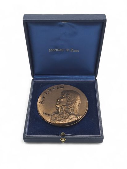 IMPORTANT COMMEMORATIVE MEDAL of the town...
