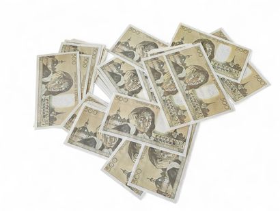 LOT OF Forty 500 franc banknotes
Good co...