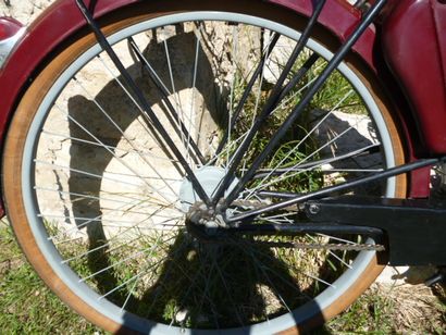 FAVOR (Marque de Clermont Ferrand)
Cyclomoteur...