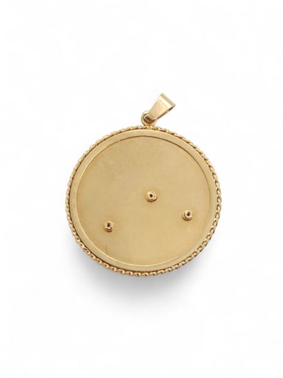 PENDENTIF circulaire en or jaune 750° représentant...