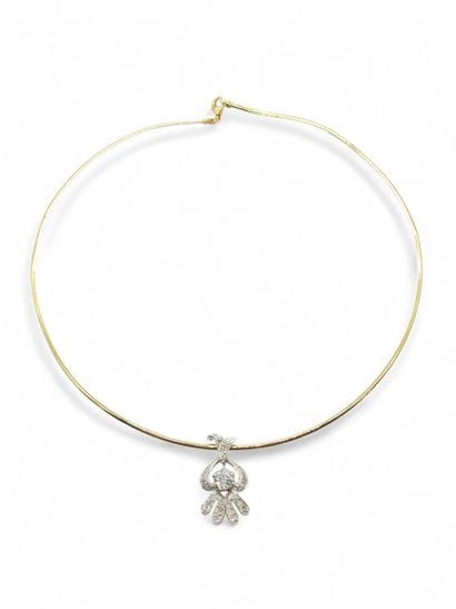 CHAINE en or gris 750° accompagnée d'un pendentif...