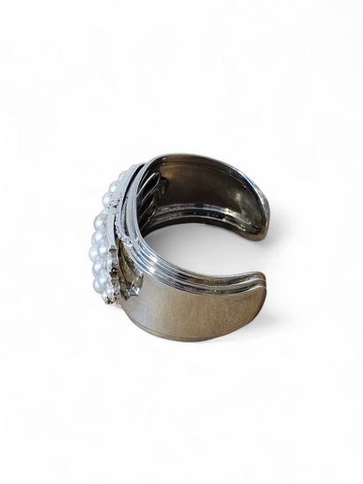 TRAVAIL Français 
Important bracelet rigide...