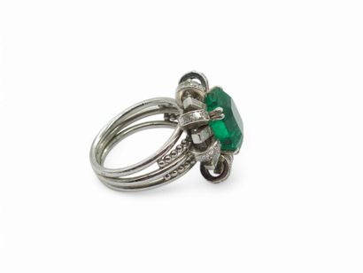20th century FRENCH WORK 
RING in 950° platinum...