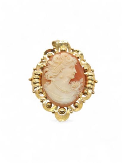 TRAVAIL Xxème siècle
Pendentif faisant broche...