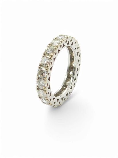 ALLIANCE in 750° white gold with 18 diamonds...