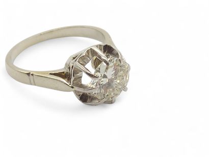 WORK OF THE 20th century
Solitaire ring in...