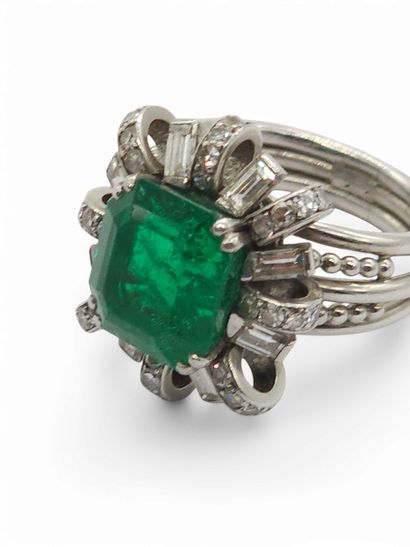 20th century FRENCH WORK 
RING in 950° platinum...
