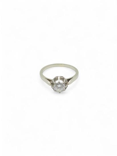 BAGUE solitaire en or gris 750° ornée d'un...
