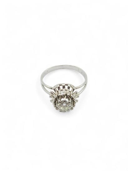 BAGUE en or gris 750° et platine 950° ornée...