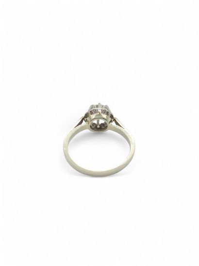 BAGUE solitaire en or gris 750° ornée d'un...