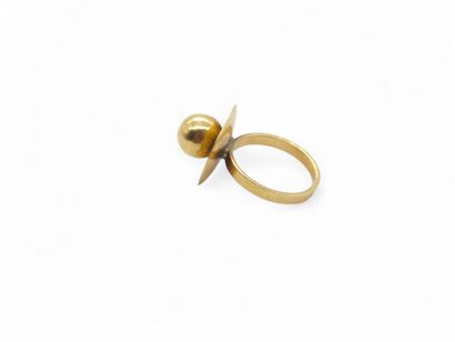 modern foreign work
Ball ring in 750° yellow...