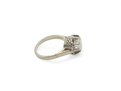 WORK OF THE 20th century
Solitaire ring in...