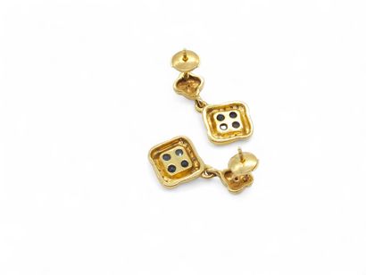 TRAVAIL MODERNE
Paire de boucles d'oreilles...
