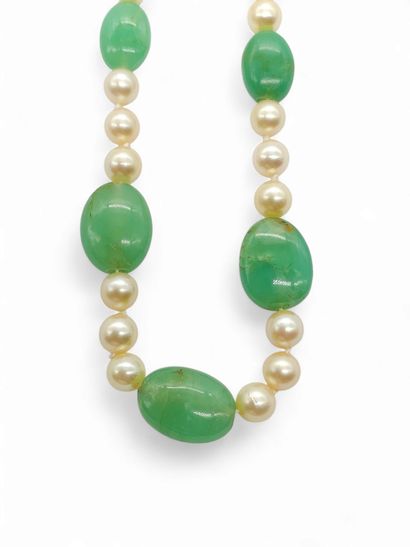 COLLIER sautoir de vingt-trois perles de...