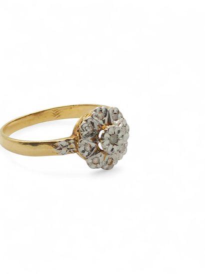 TRAVAIL FRANCAIS
Bague marguerite en or deux...