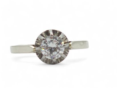 BAGUE solitaire en or gris 750° ornée d'un...