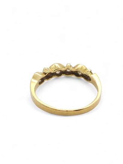 BAGUE type demi-alliance en or jaune 750°...