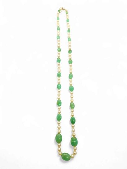 COLLIER sautoir de vingt-trois perles de...