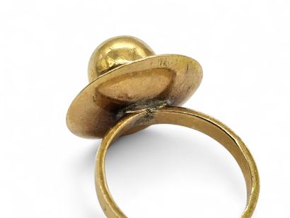 modern foreign work
Ball ring in 750° yellow...