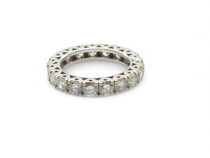 ALLIANCE in 750° white gold with 18 diamonds...