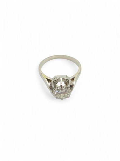 WORK OF THE 20th century
Solitaire ring in...