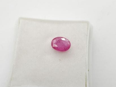 SAPHIRE pink , ovale , Madagascar , 1,03...