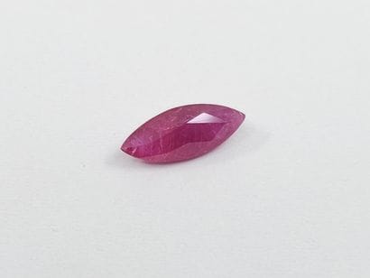 RUBIS purplish red , marquise , Mozambique...