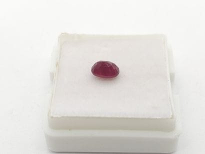 RUBIS rouge de forme ovale, 	Madagascar	,...