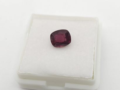 GRENAT purplish pink rhodolite , cushion...