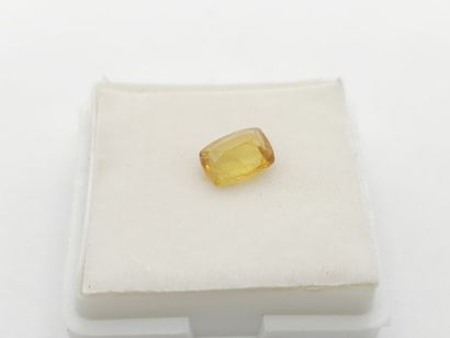 SAPHIR yellow , Antique-cut , Madagascar...