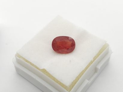 SAPPHIRE reddish orange , oval , Madagascar...