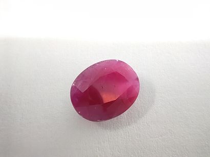 RUBIS rouge ovale, 	Madagascar, 6.94 carats
Dim...