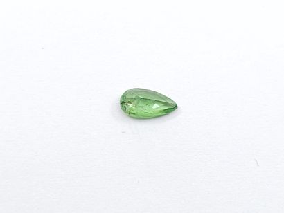 GRENAT tsavorite green de taille poire, 	Tanzanie,...