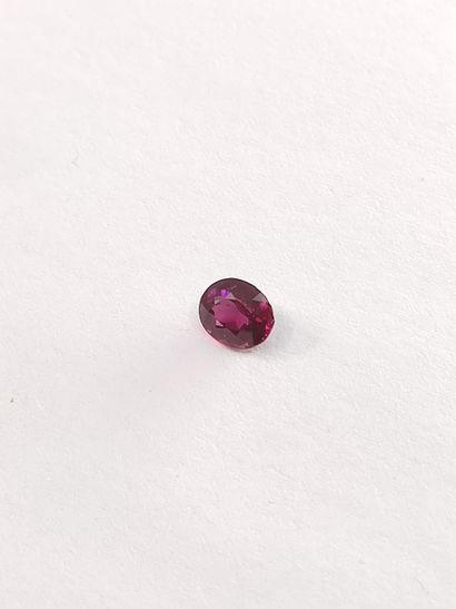 GRENAT purplish pink rhodolite oval, Madagascar...