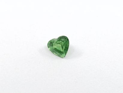 GRENAT tsavorite green en forme de cœur,...