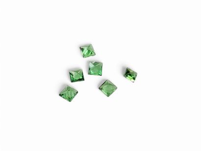 SIX GRENAT square-shaped tsavorite green,...
