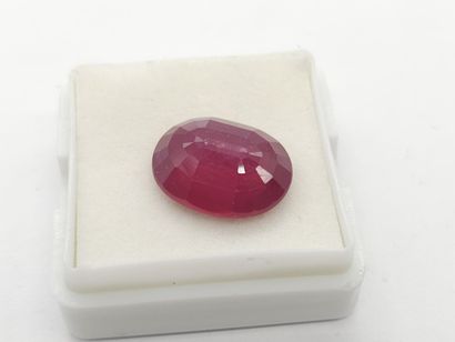 RUBY pinkish red , oval , Africa , 8,33 carats...