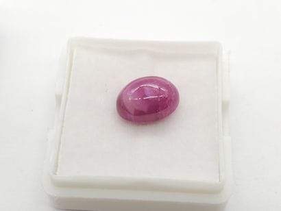 RUBIS pinkish red , cabochon , Tanzanie ,...